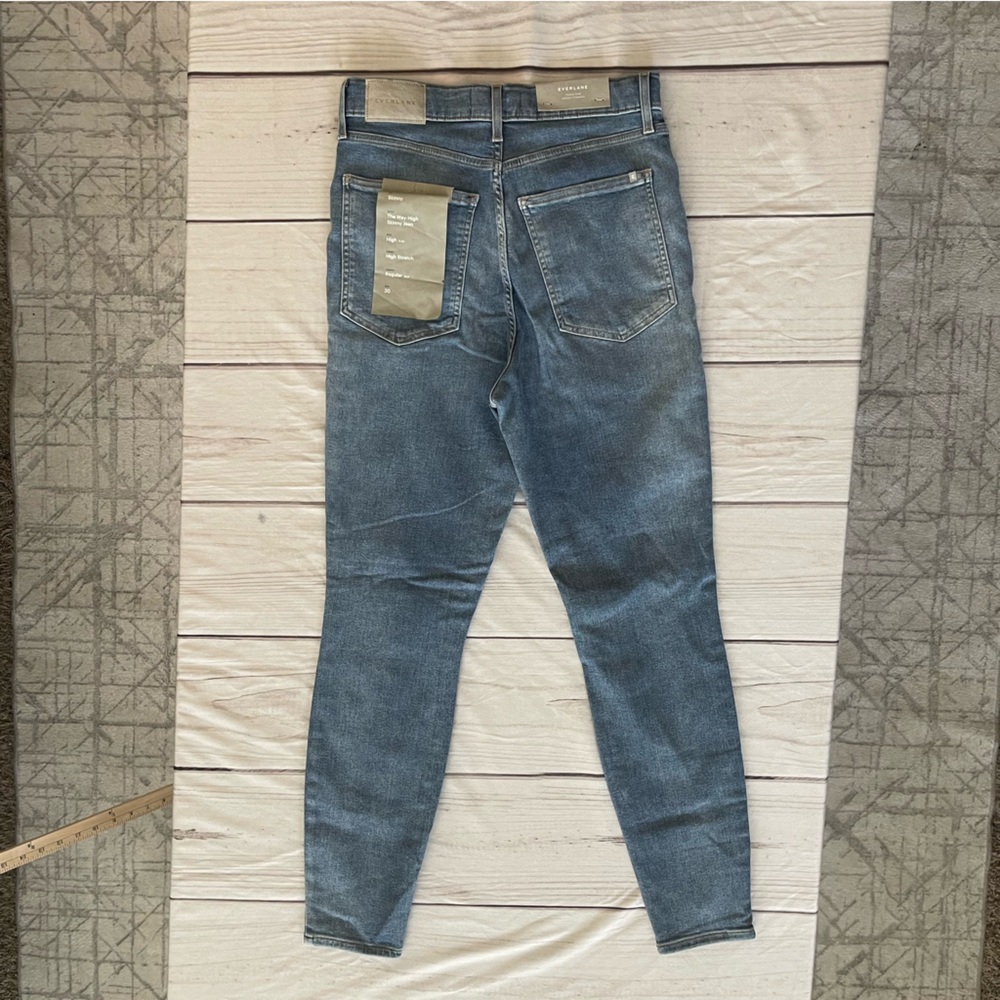 Everlane Women's Skinny Jeans in Light Blue - Picture 2 of 16